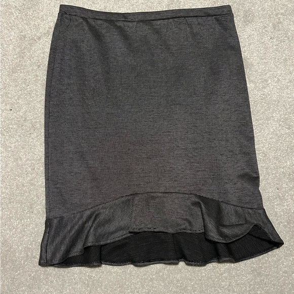 Reitmans Dresses & Skirts - Reitmans Ruffle Skirt